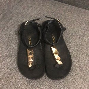 Vionic Nala T-strap sandals